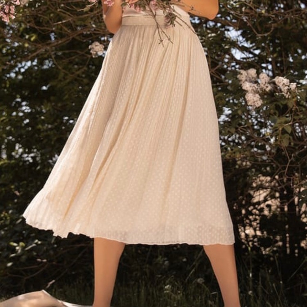 Lulu’s Ivory Pleated Swiss Dot Midi Skirt - NWT